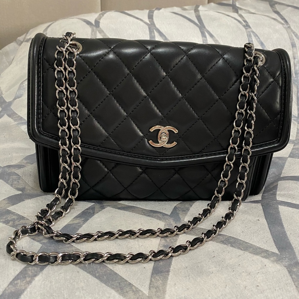 Gorgeous Chanel black handbag